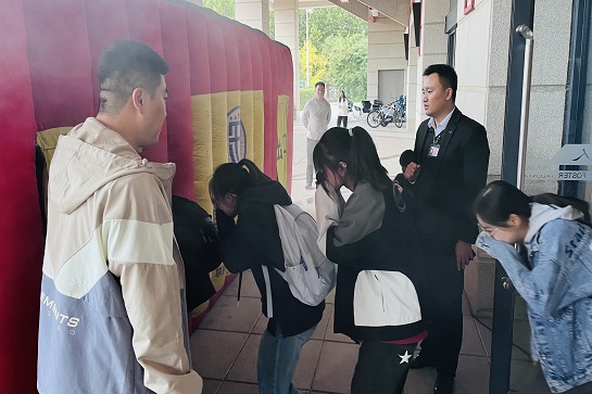 消防帐篷模拟演练.jpg 消防帐篷模拟演练.jpg